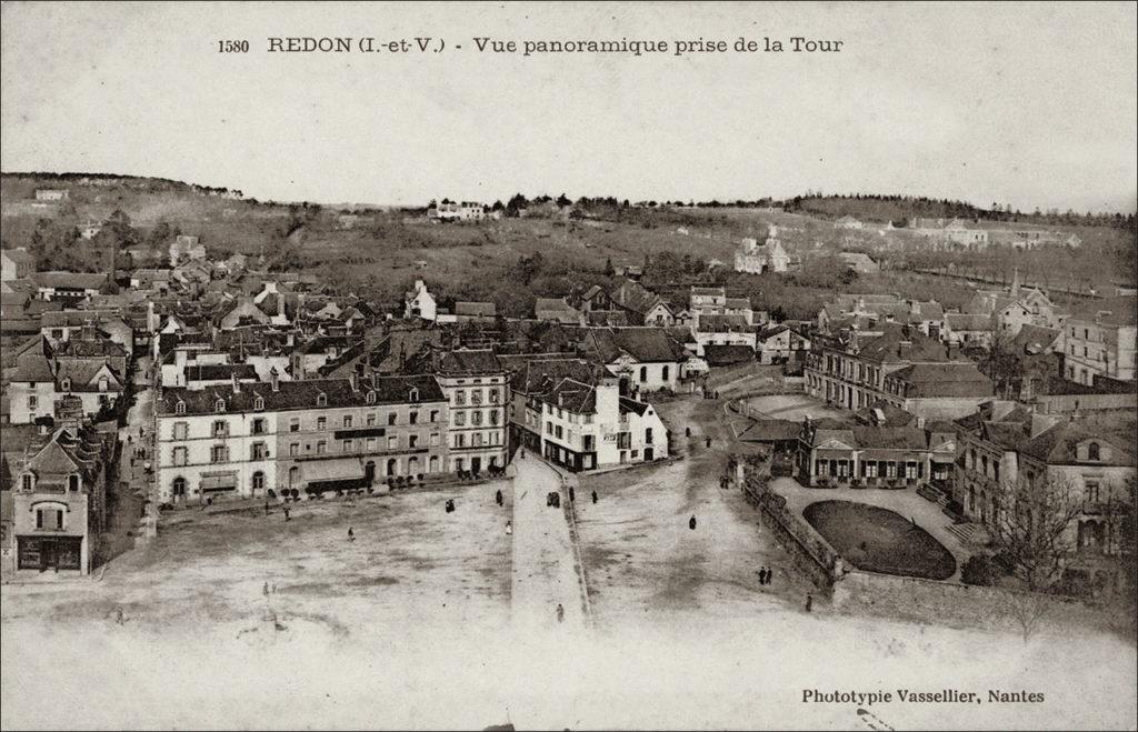 Vue panoramique de la ville de Redon au début des années 1900.