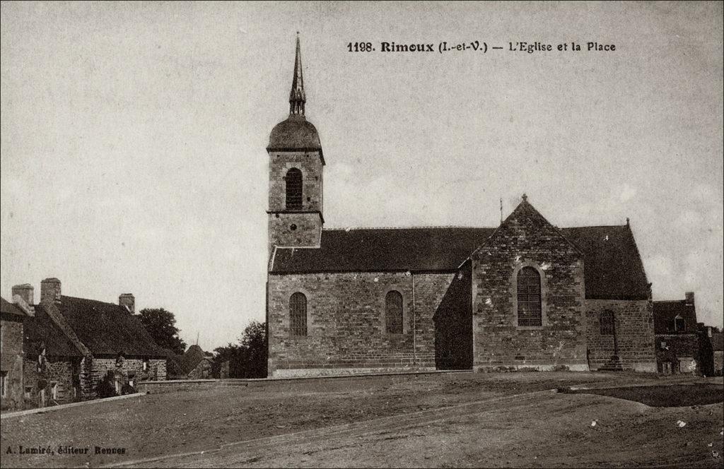 La place et l'église Notre-Dame dans le bourg de Rimou au début des années 1900.