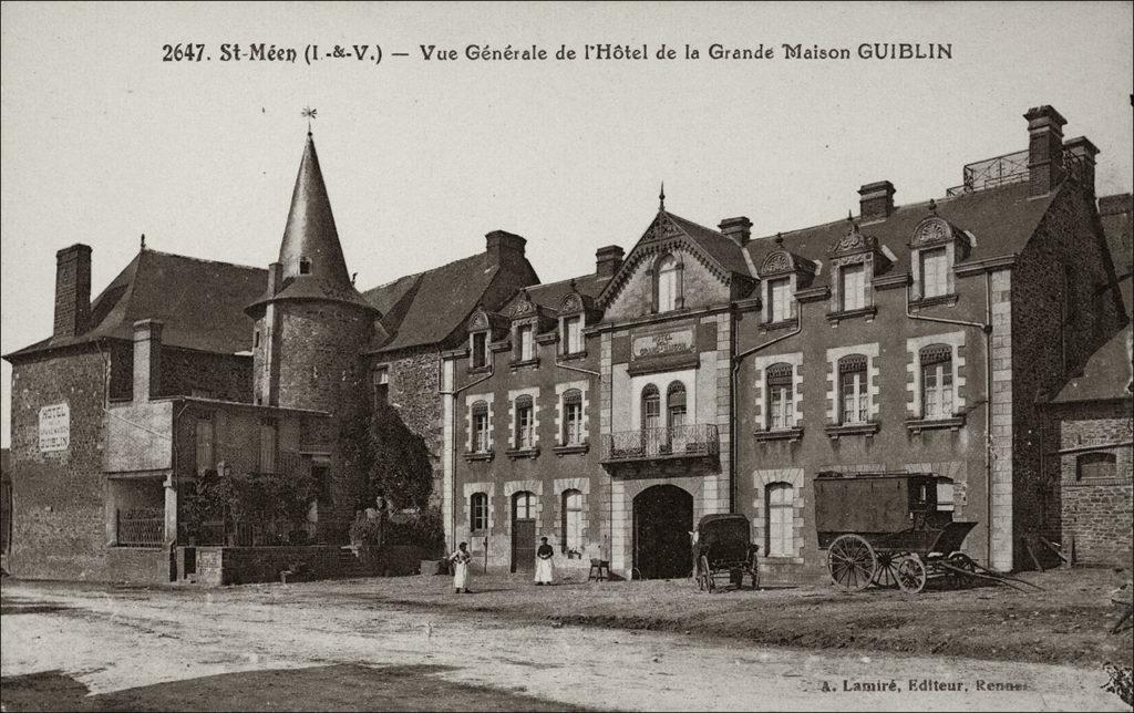 L'hôtel de la Grande Maison Guiblin dans le bourg de Saint-Méen-le-Grand au début des années 1900.