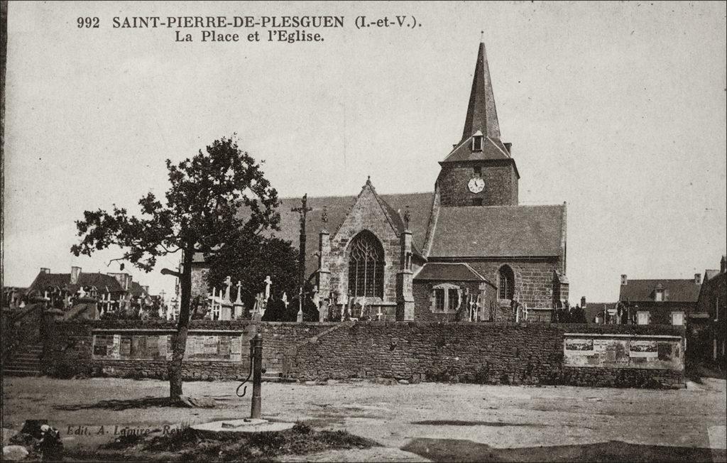 La place et l'église Saint-Pierre dans le bourg de Saint-Pierre-de-Plesguen au début des années 1900.
