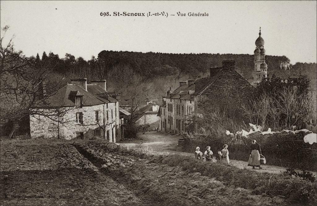 Le bourg de Saint-Senoux et le clocher de l'église Saint-Abdon au début des années 1900.