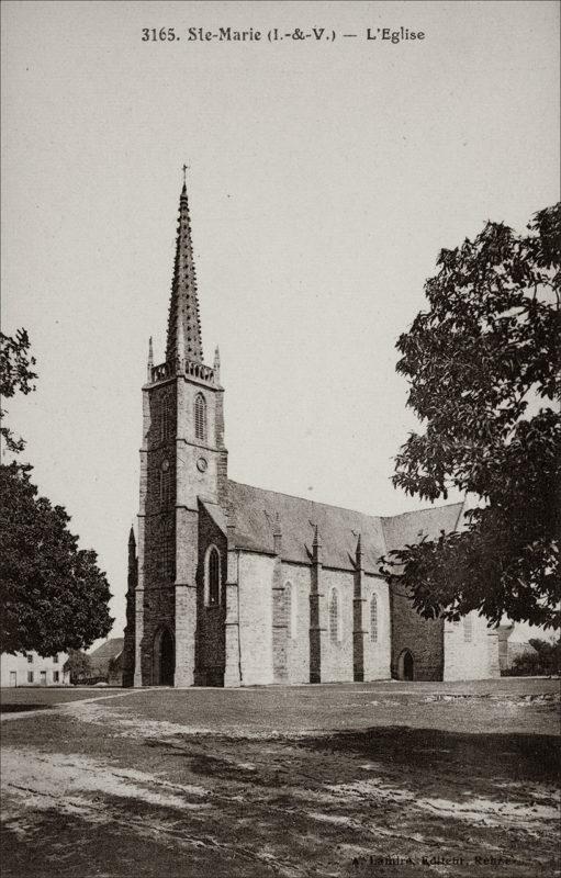 L'église Notre-Dame dans le bourg de Sainte-Marie au début des années 1900.