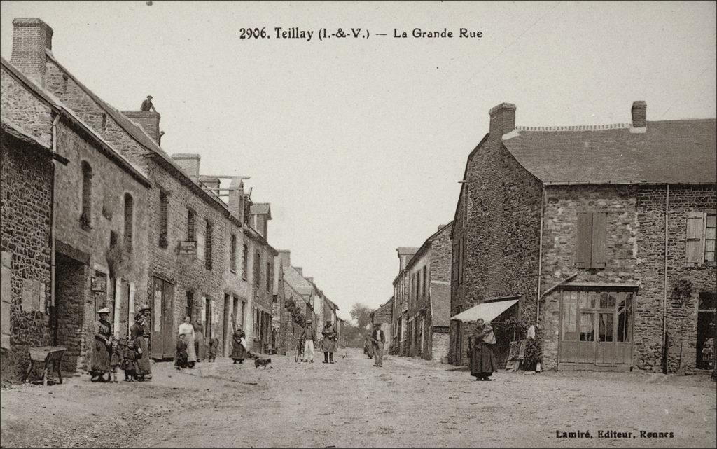 La grande rue du bourg de Teillay au début des années 1900.