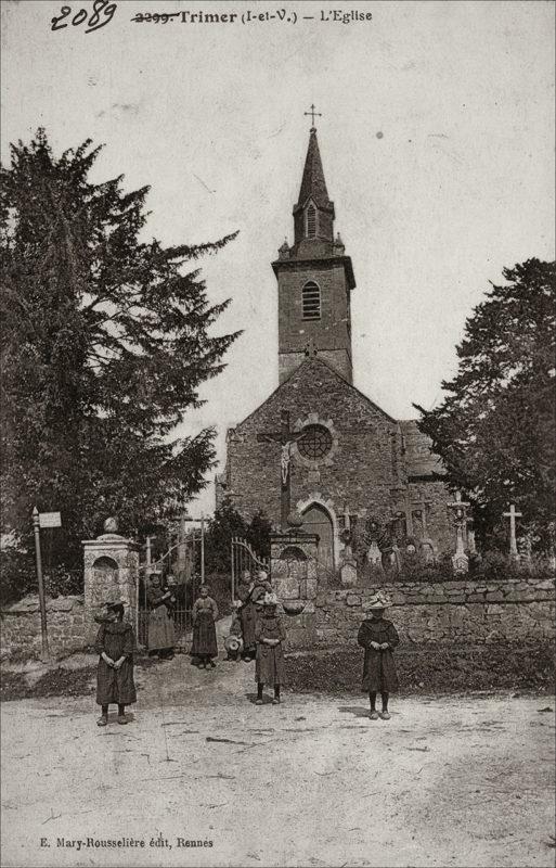 L'église Saint-Michel, Saint-Amand dans le bourg de Trimer au début des années 1900.