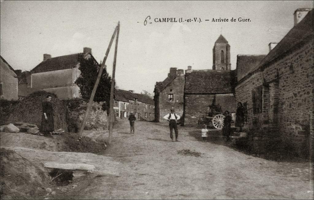 L'entrée dans le bourg de Val d'Anast au début des années 1900.