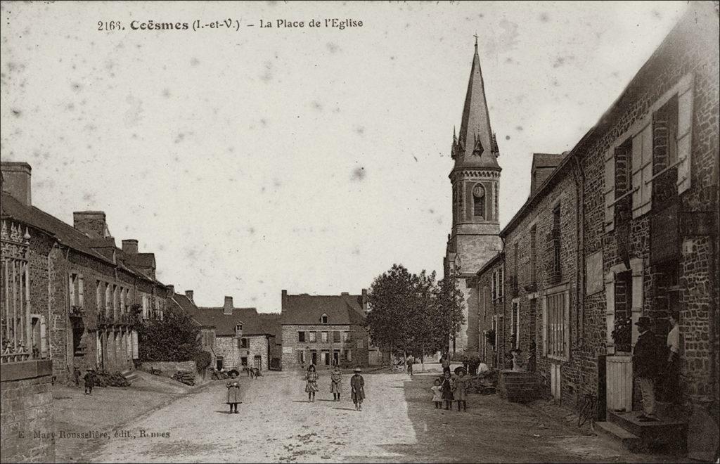 La place de l'église Saint-Pierre dans le bourg de Coësmes au début des années 1900.