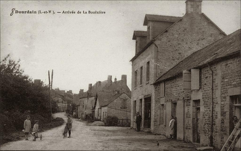 L'entrée du bourg de Dourdain au début des années 1900.