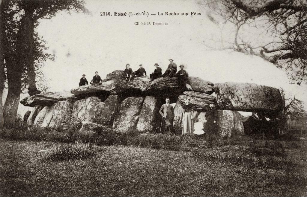 Le dolmen de La Roche aux Fées sur la commune d'Essé au début des années 1900.