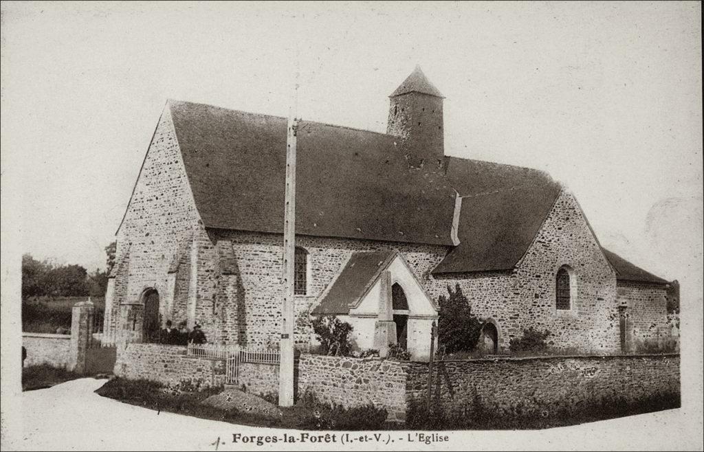 L'église Saint-Martin dans le bourg de Forges-la-Forêt au début des années 1900.