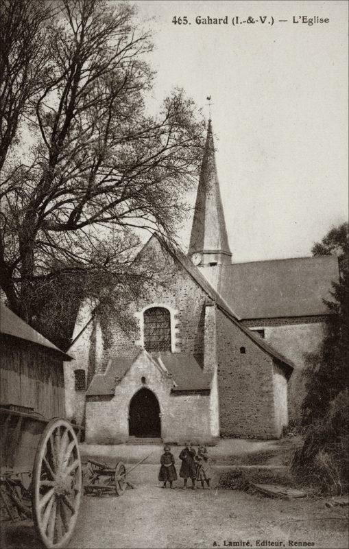 L'église Saint-Exupère sur la commune de Gahard au début des années 1900.