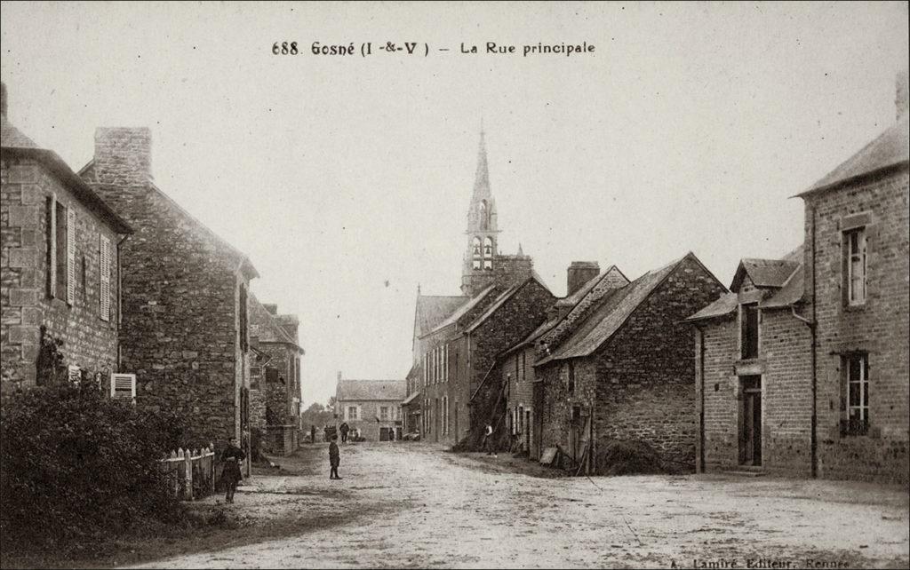 Le bourg de Gosné avec le clocher de l'église Notre-Dame-de-la-Visitation au début des années 1900.