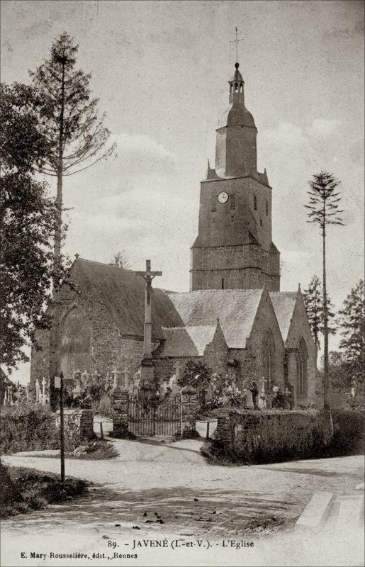 L'église Saint-Martin dans le bourg de Javené au début des années 1900.