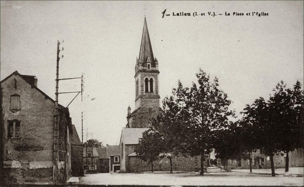 La place et l'église Saint-Jean-Baptiste dans le bourg de Lalleu au début des années 1900.