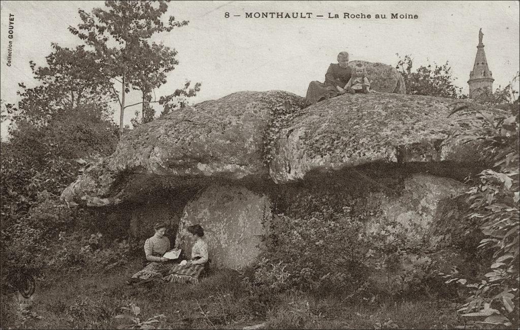 La roche au Moine sur la commune de Monthault au début des années 1900.
