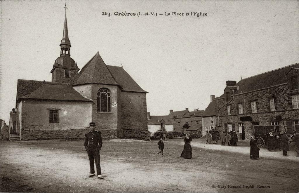 La place et l'église Saint-Martin dans le bourg d'Orgères au début des années 1900.