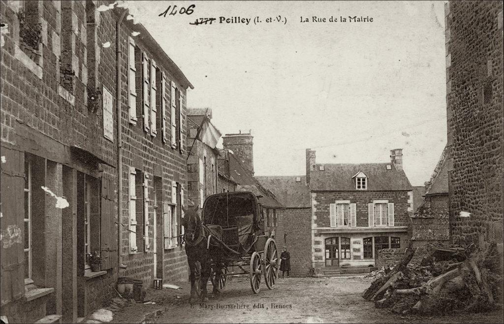 La rue de la mairie dans le bourg de Poilley au début des années 1900.