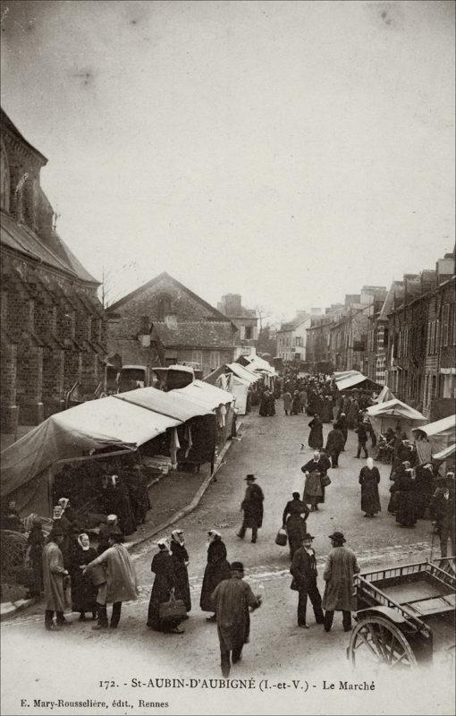 Le bourg de Saint-Aubin-d'Aubigné un jour de marché au début des années 1900.