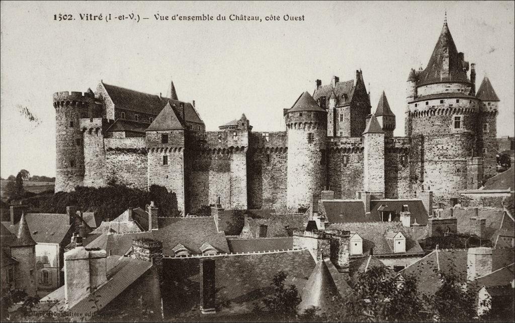 Vue d'ensemble du château de Vitré au début des années 1900.