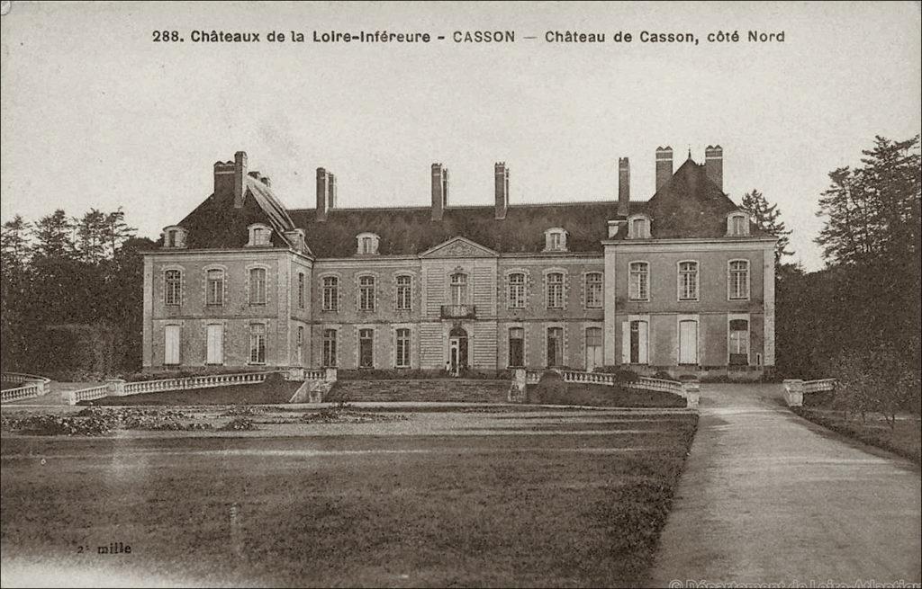 Le château du Plessis sur la commune de Casson dans les années 1900.