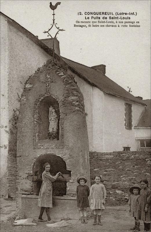 Le puits de Saint-Louis dans le bourg de Conquereuil dans les années 1900.