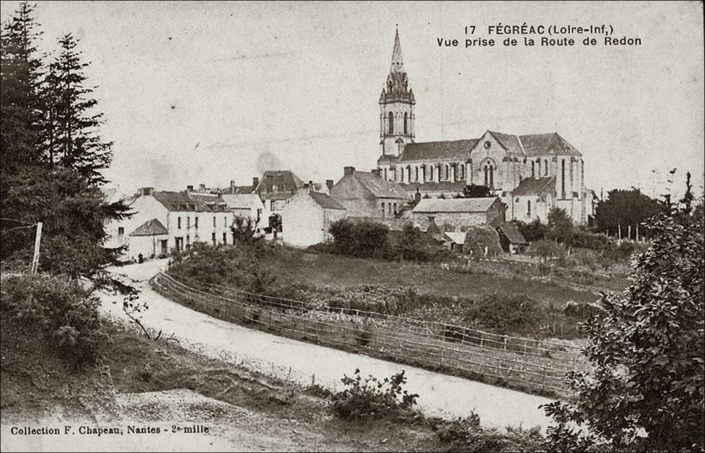 Vue générale du bourg de Fégréac dans les années 1900.