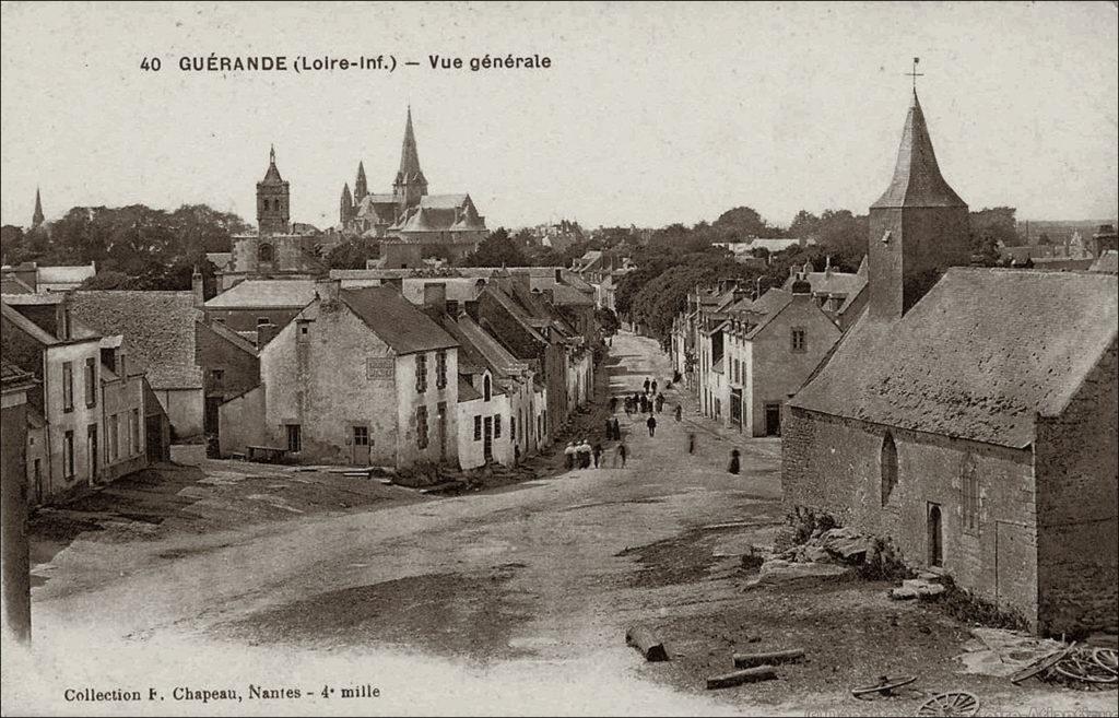 Vue générale du bourg de Guérande dans les années 1900.