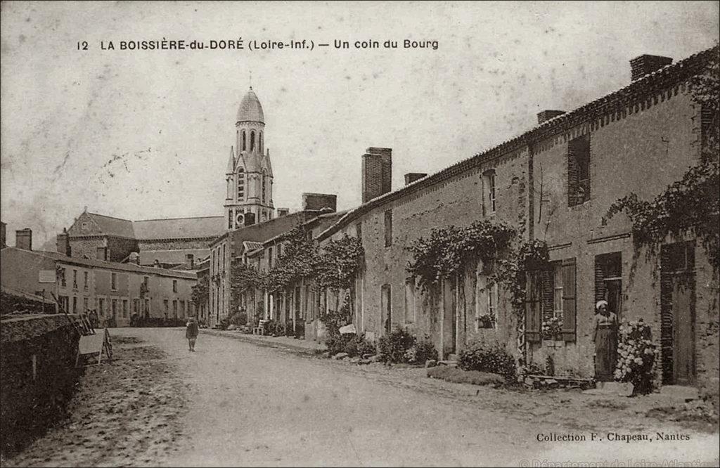 Vue du bourg de La Boissière-du-Doré dans les années 1900.