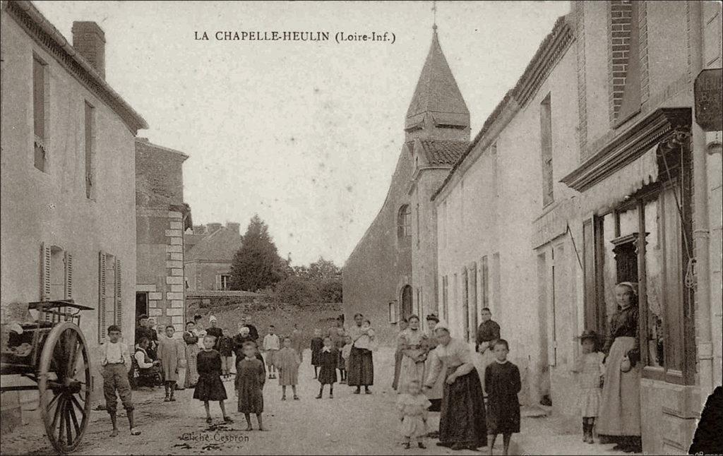Le bourg de La Chapelle-Heulin dans les années 1900.