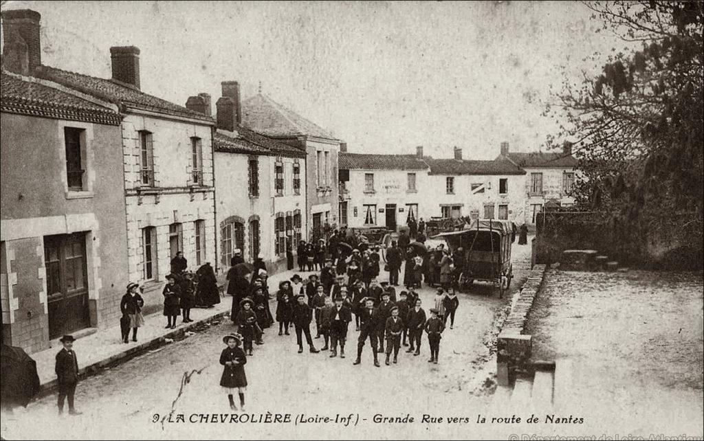 Animation dans le bourg de La Chevrolière dans les années 1900.