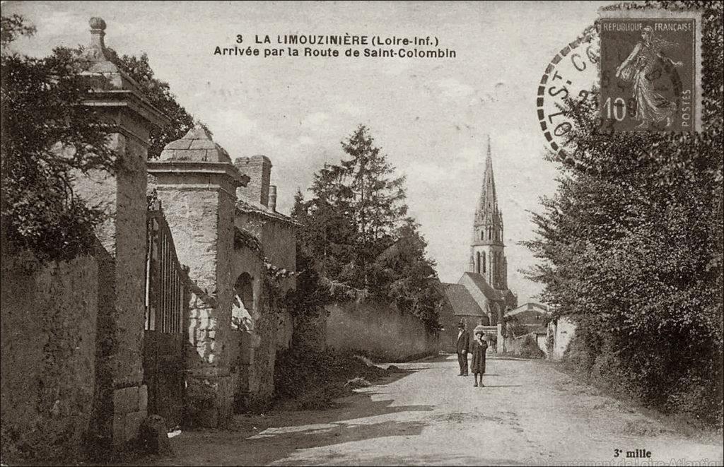 L'entrée dans le bourg de La Limouzinière dans les années 1900.