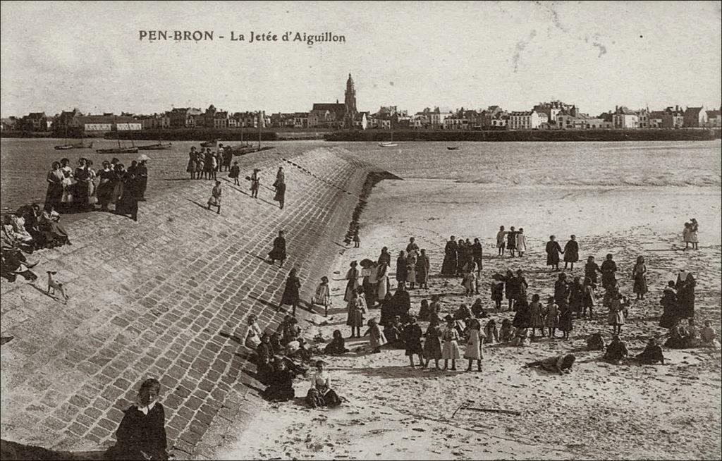 La jetée d'Aiguillon à La Turballe dans les années 1900.