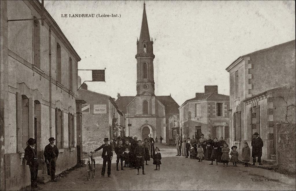 Vue du bourg de Le Landreau dans les années 1900.