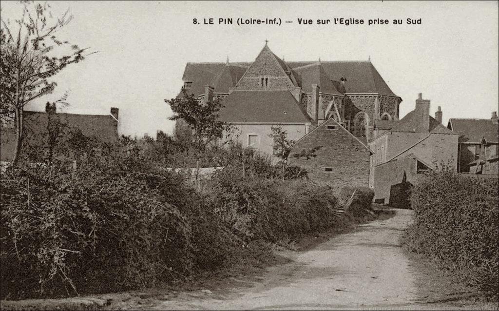 L'église du bourg de Le Pin dans les années 1900.