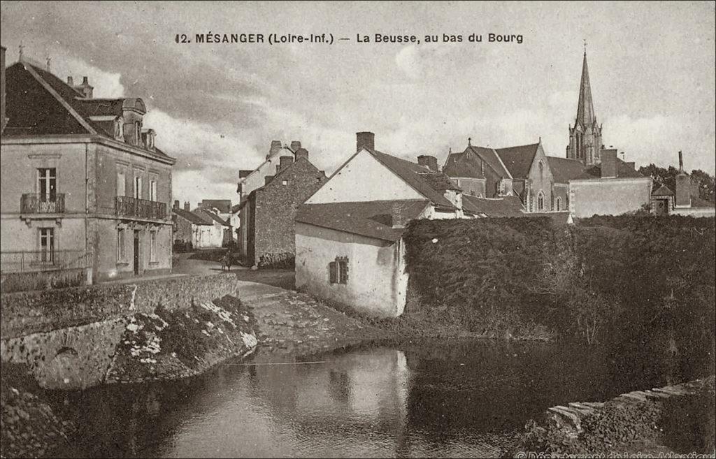 Vue du bourg de Mésanger dans les années 1900.