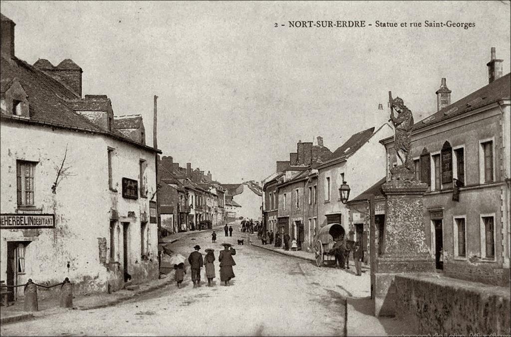 La rue Saint-Georges dans le bourg de Nort-sur-Erdre dans les années 1900.
