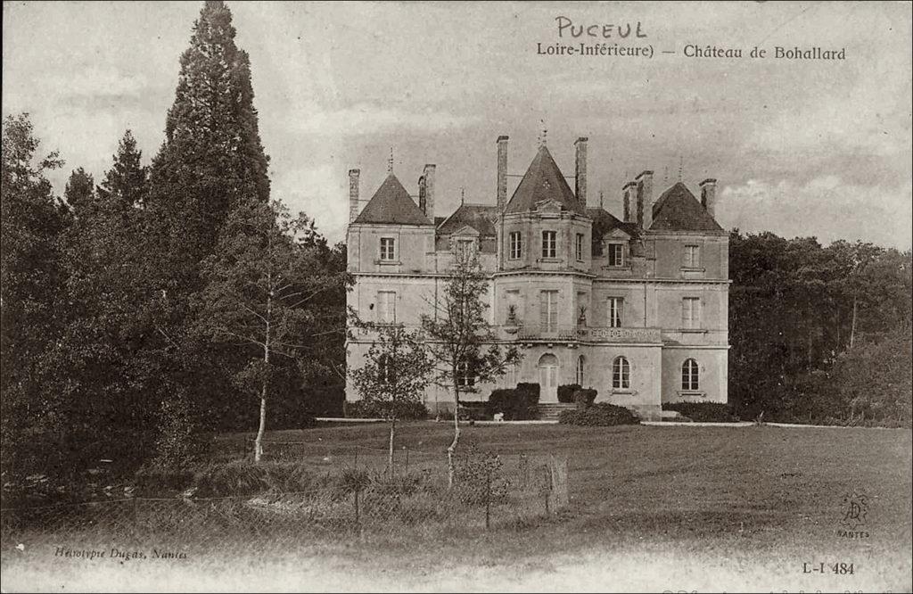 Le château de Bohallard sur la commune de Puceul dans les années 1900.