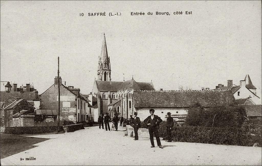 L'entrée du bourg de Saffré dans les années 1900.