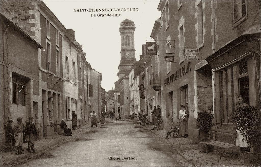 La Grande Rue de Saint-Étienne-de-Montluc dans les années 1900.
