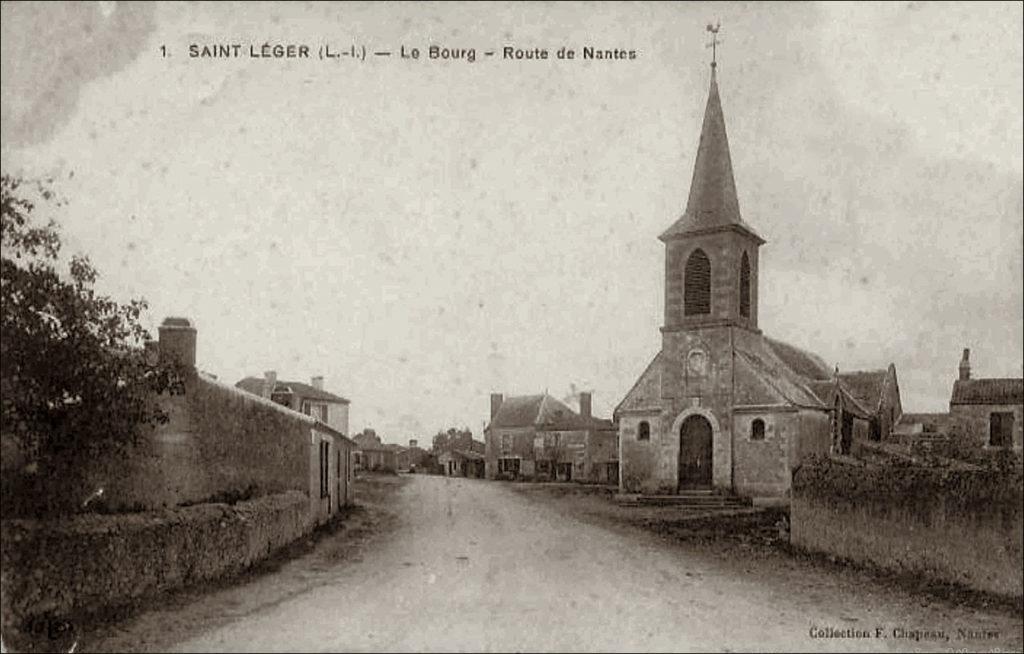 Le bourg de Saint-Léger-les-Vignes dans les années 1900.