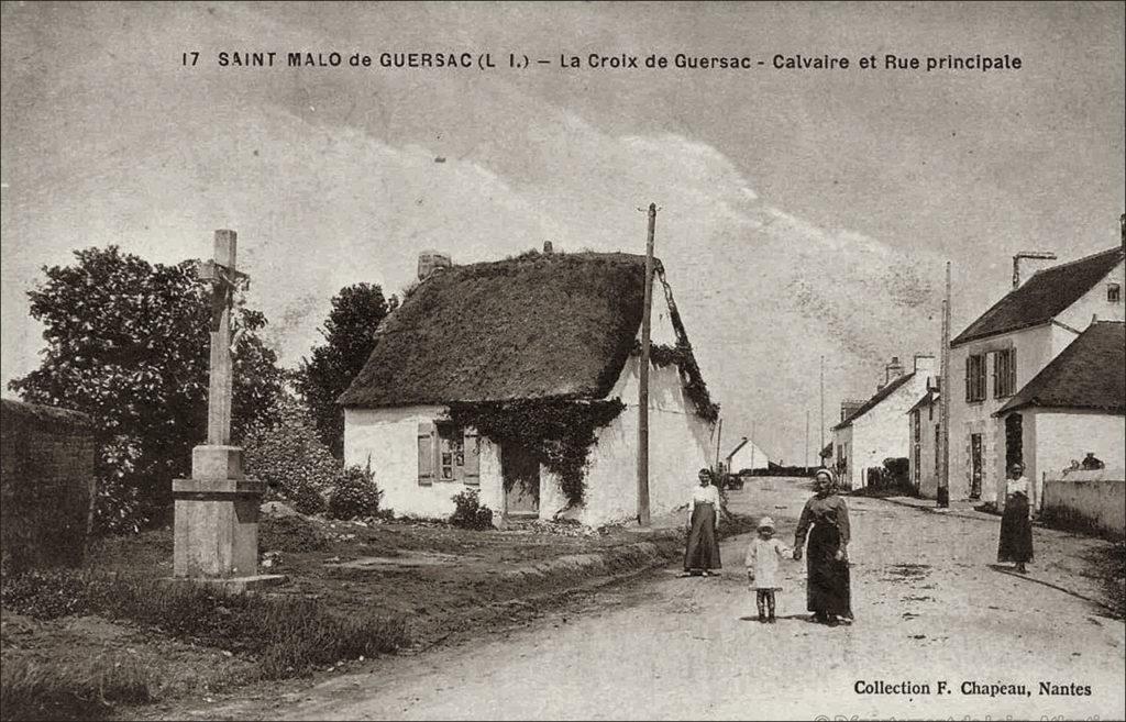 L'entrée du bourg de Saint-Malo-de-Guersac dans les années 1900.