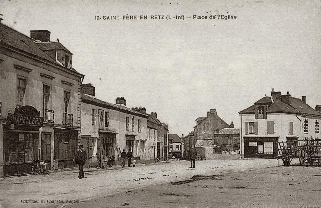 La place de l'église à Saint-Père-en-Retz dans les années 1900.