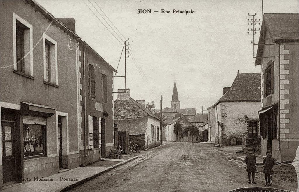 La rue principale de Sion-les-Mines dans les années 1900.