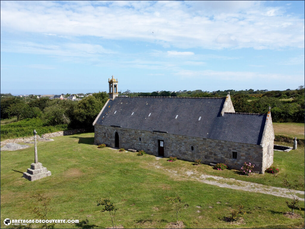 La Chapelle Saint-Ourzal sur la commune de Porpoder dans le Finistère.