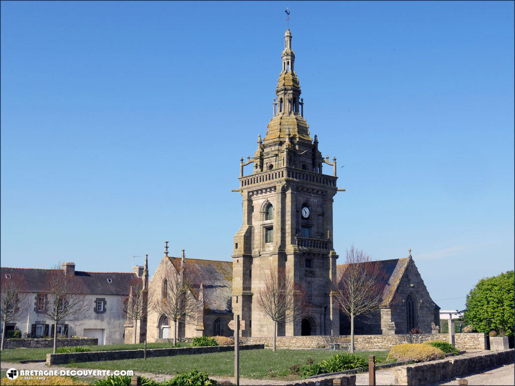 l'église Saint-Pol-Aurélien de Lampaul-Ploudalmézeau dans le Finistère.