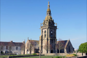 l'église Saint-Pol-Aurélien de Lampaul-Ploudalmézeau dans le Finistère.