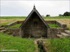 La fontaine de la chapelle Saint-Éloi à Plouarzel.