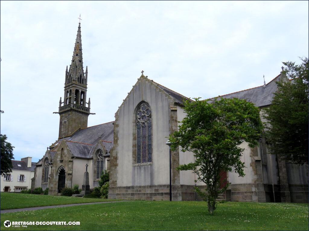 L'église Saint-Pierre de Plouguin dans le Finistère.