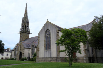 L'église Saint-Pierre de Plouguin dans le Finistère.