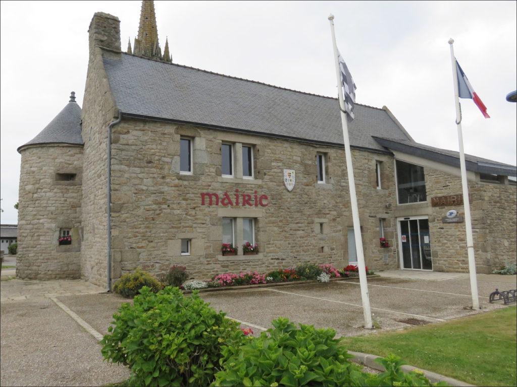 La mairie de Plourin dans le Finistère.