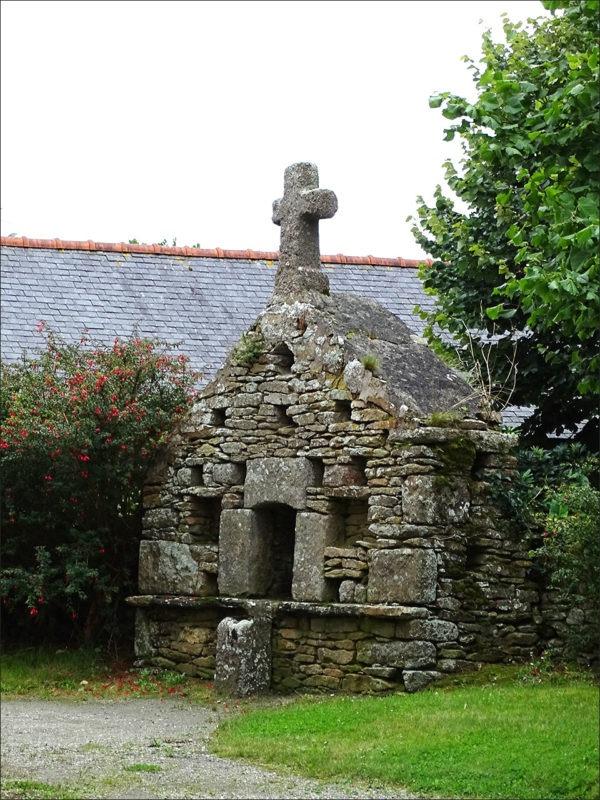 Ossuaire de la chapelle de Kersaint à Landunvez.